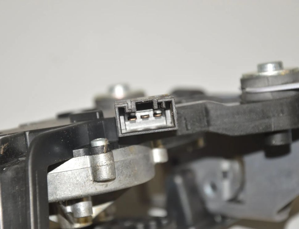 BMW 3 Series F30/F31 (2011-2020) Моторчик заднего стеклоочистителя 7311415,0390201231 2728087