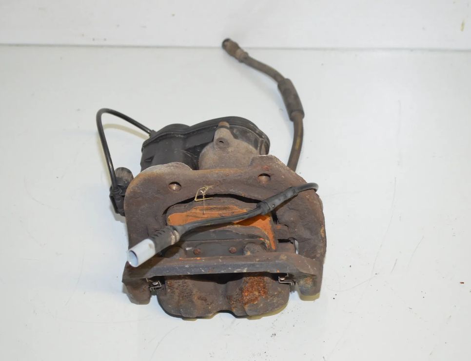 BMW 5 Series F10/F11 (2009-2017) задний правый суппорт 34216793048,6793048 31466794