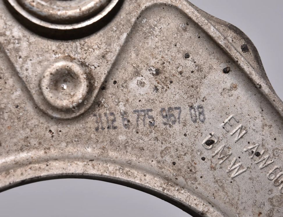 BMW 7 Series F01/F02 (2008-2015) Pravé predné horné rameno riadenia 6775967 3751218