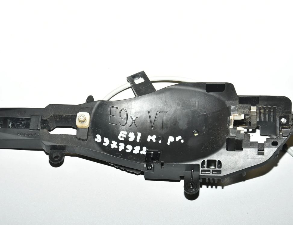 BMW 3 Series E90/E91/E92/E93 (2004-2013) Rám vnútornej kľučky ľavých predných dverí 7059971 3978347