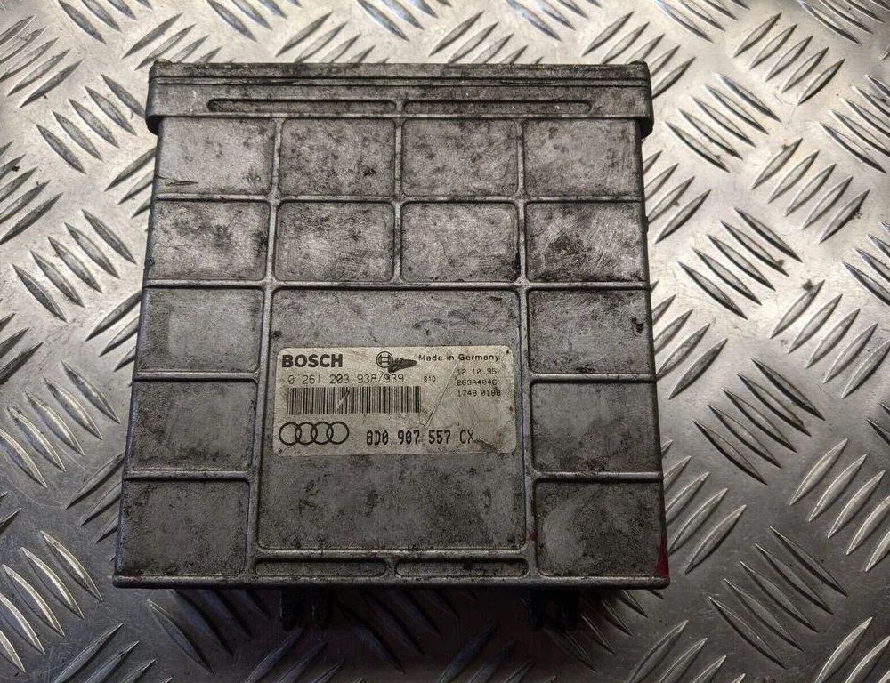 AUDI A4 B5/8D (1994-2001) Riadiaca jednotka motora 8D0907557CX 31431282