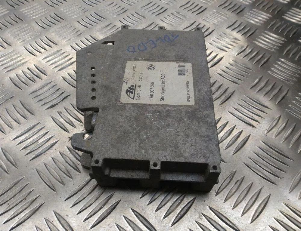 VOLKSWAGEN Golf 3 generation (1991-1998) Блок управления ABS 1H0907379 31435248
