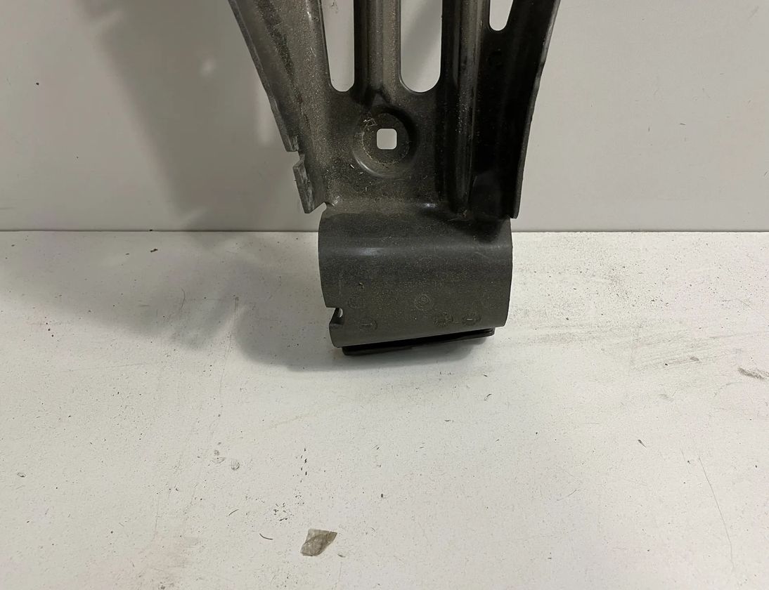 BMW 5 Series E60/E61 (2003-2010) Левый держатель заднего бампера 7060795 13094006