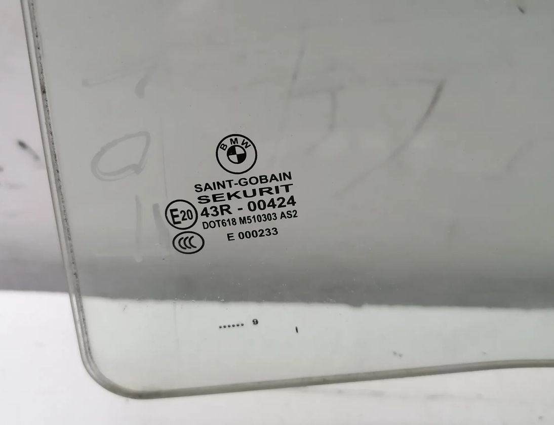 BMW 7 Series F01/F02 (2008-2015) Sklo zadnej ľavej dverí 15415797