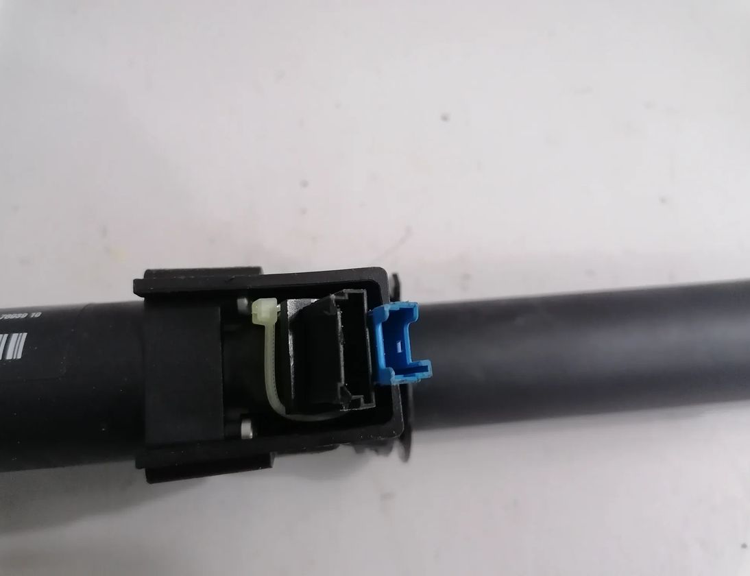 BMW 4 Series F32/F33/F36 (2013-2020) Ľavý plynový tlmič na zadné vráta 7432375 17305165