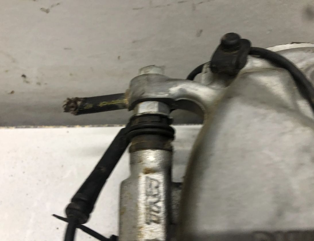 BMW 3 Series G20/G21/G28 (2018-2024) Ľavý predný brzdový strmeň 60/24/330 20577225