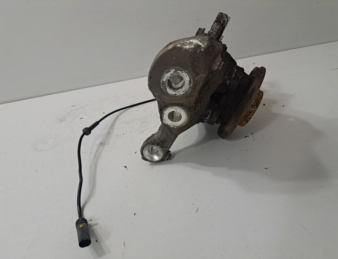 BMW 6 Series F06/F12/F13 (2010-2018) Pravý predný náboj kolesa 6775770,6850158,6853859 23813892