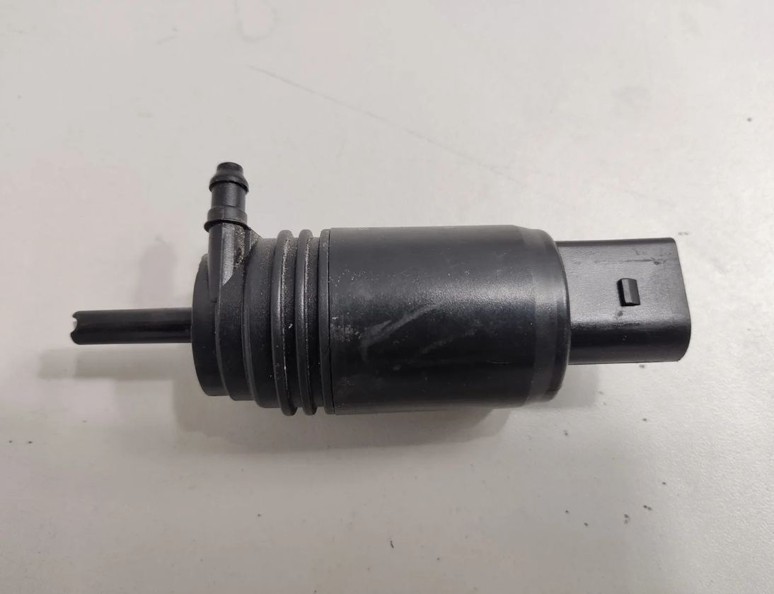 BMW 3 Series F30/F31 (2011-2020) Windshield/windshield washer pump 7345885 28090494