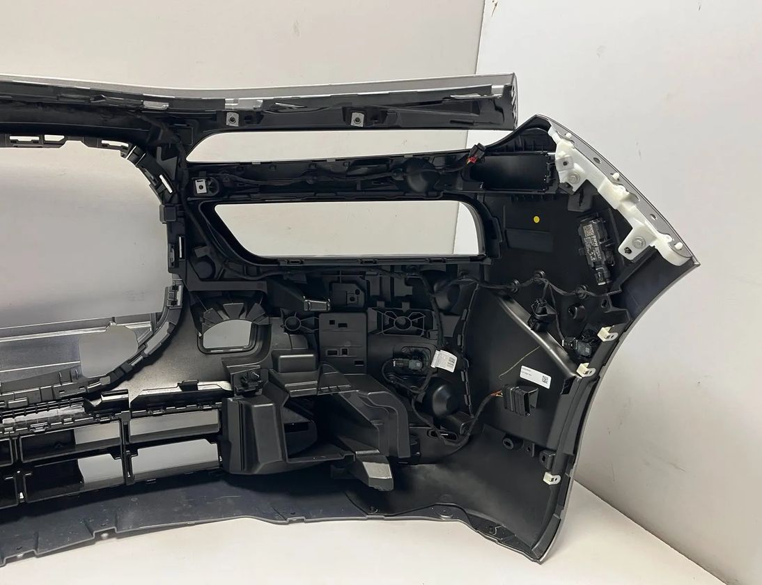 BMW 7 Series G70 (2022-2024) Front Bumper 5A45BF7,5A2DA46,5B60518,5B4E029,5A9DDD0,5A81725,5A707E1,5A3EC73 31318243