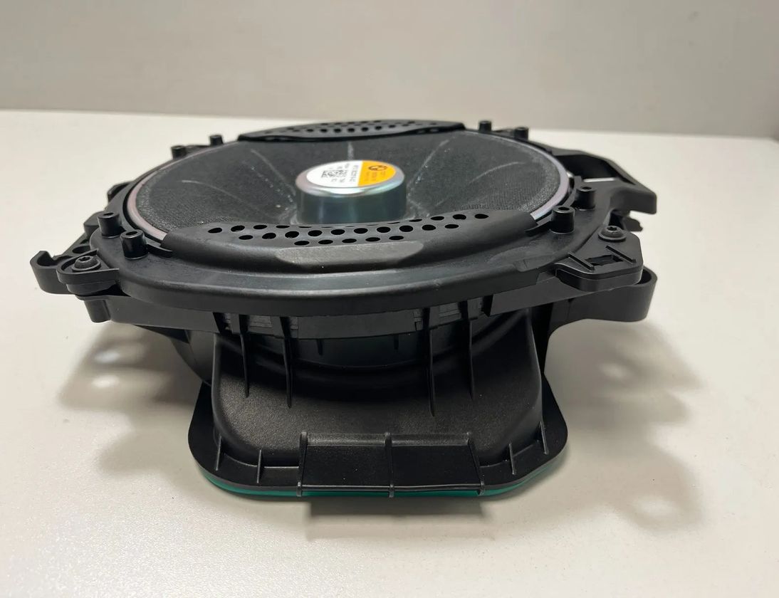 BMW X7 G07 (2018-2024) Низкочастотный динамик с левой стороны 2622516,2622511 31467103