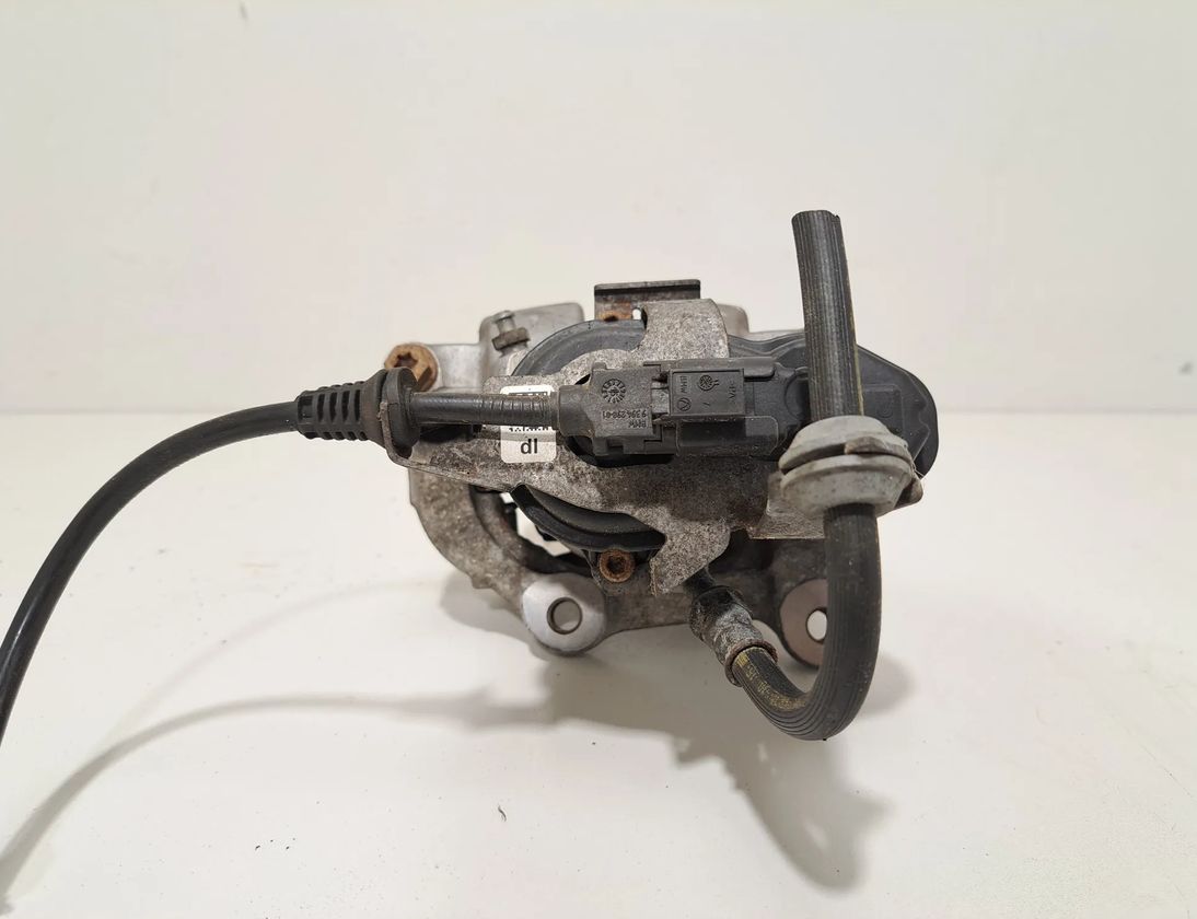 BMW 5 Series G30/G31 (2016-2023) Ľavý zadný brzdový strmeň 6870575,6870583 32145145