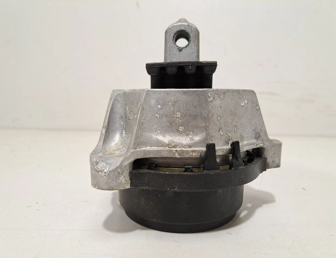 BMW X7 G07 (2018-2024) Left Side Engine Mount 2987951,6860471 32823627