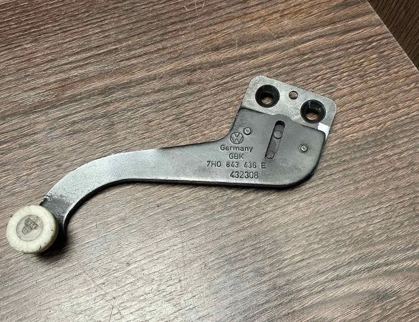 VOLKSWAGEN Transporter T5 (2003-2015) Pravý zadný dverový pant 7H0843436E 13879343