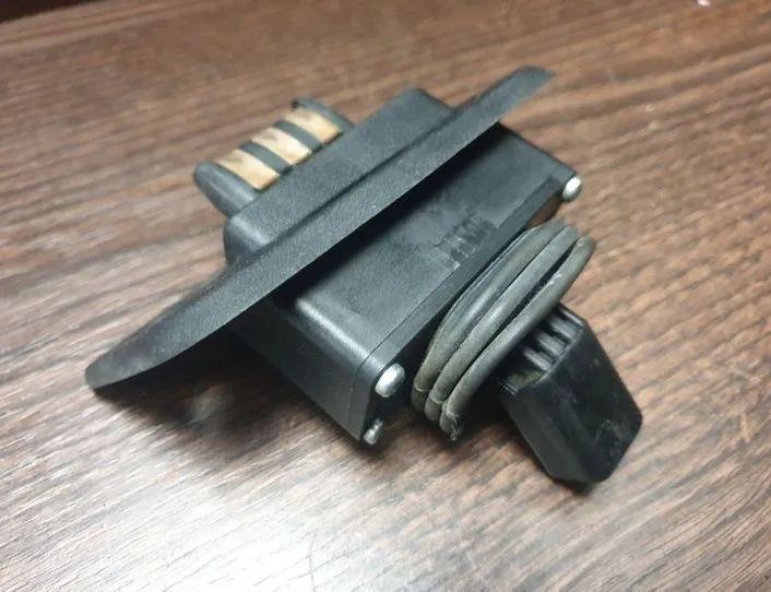 VOLKSWAGEN Transporter T5 (2003-2015) Контактное соединение дверей 7H0907438,7H0907438C 27329927