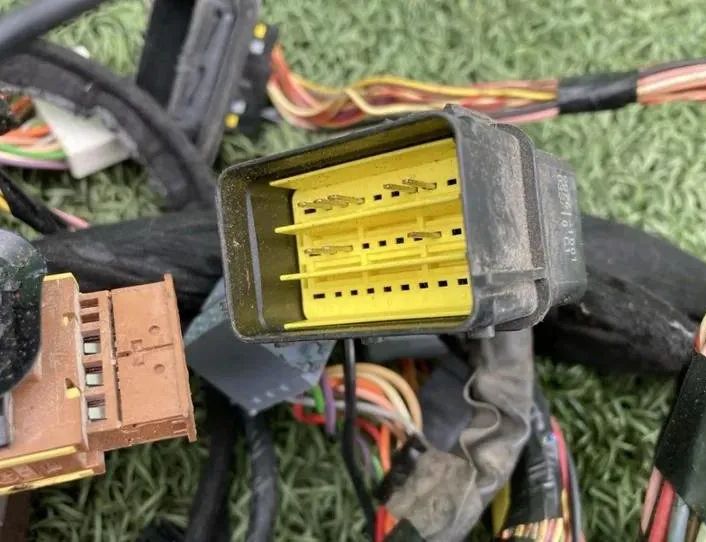 RENAULT Master 3 generation (2010-2023) Жгут проводов двигателя 221000328200,8200427790 27335415