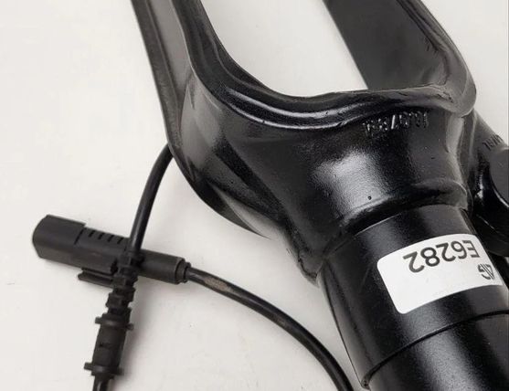 MERCEDES-BENZ R-Class W251 (2005-2017) Front Left Shock Absorber A2513203113,A2513203013,A2513203113,A2513200325,251320311380,251320561380,251320571380,251320561360,251320561388,251320301380,2513203113,2513205613,2513205713,A251320301380,A2513205613,A251320561380,A251320571380,A2513203013,A2513200325 28245078