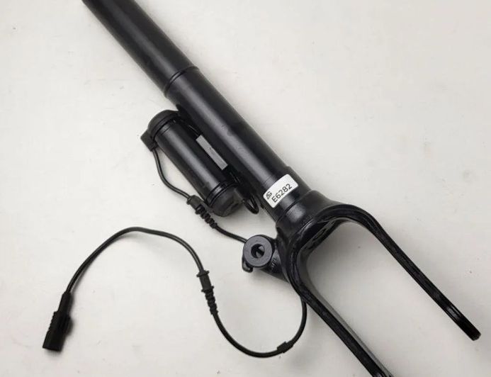 MERCEDES-BENZ R-Class W251 (2005-2017) Front Left Shock Absorber A2513203113,A2513203013,A2513203113,A2513200325,251320311380,251320561380,251320571380,251320561360,251320561388,251320301380,2513203113,2513205613,2513205713,A251320301380,A2513205613,A251320561380,A251320571380,A2513203013,A2513200325 28245078