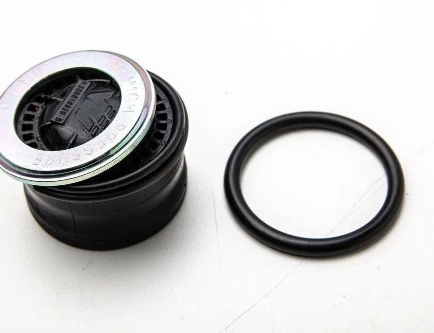 BMW 7 Series G11/G12 (2015-2023) Пневматическая подушка 37107915945,37106899043,37107915945,37106899043,37106877559,37106874597,37106877557,37107915946,37106877560,37106899044,37106877558,37106874598,77687755903,F308617003,77687755901,78687756003,F308617004,78687756001,37106877559 30037574