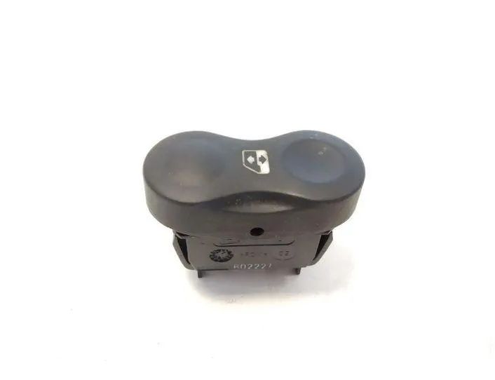 DACIA Sandero 1 generation (2008-2012) Кнопка стеклоподъемника передней левой двери E30607,602227 24708535