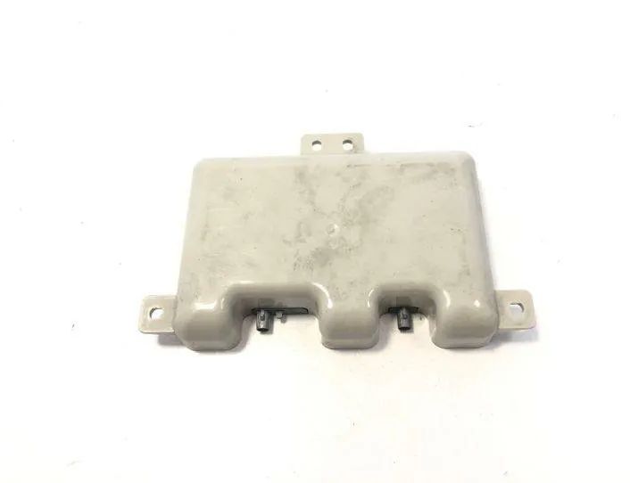 BMW 6 Series E63/E64 (2003-2010) Bootlid Antenna Amplifier 6957348,21367510 24708867