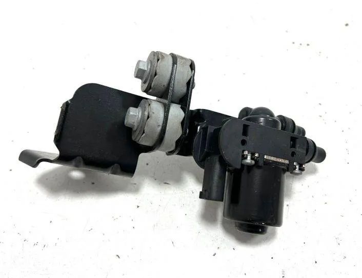 BMW 5 Series F10/F11 (2009-2017) Heating radiator valve 1712851707704,8517077,1147412225 24736044