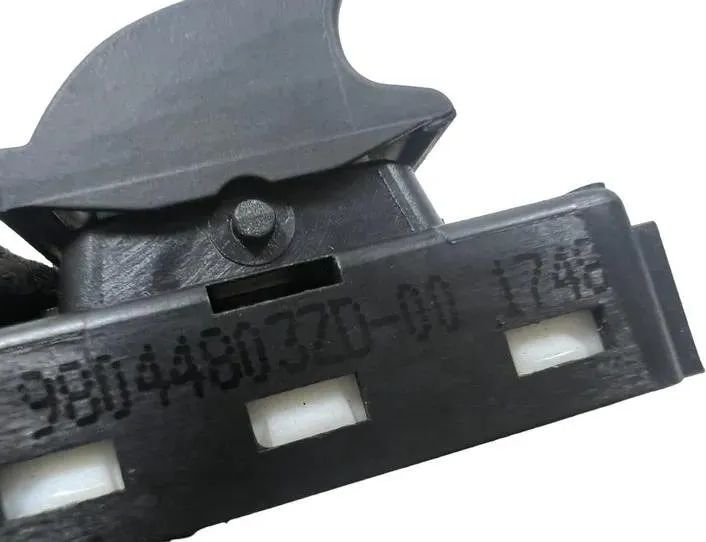 PEUGEOT 3008 2 generation (2017-2023) Кнопка стеклоподъемника задней правой двери 98044803ZD00,98044803 24751222