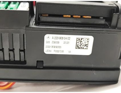 MERCEDES-BENZ EQS 1 generation (2021-2023) Блок предохранителей A2239060402 28184548