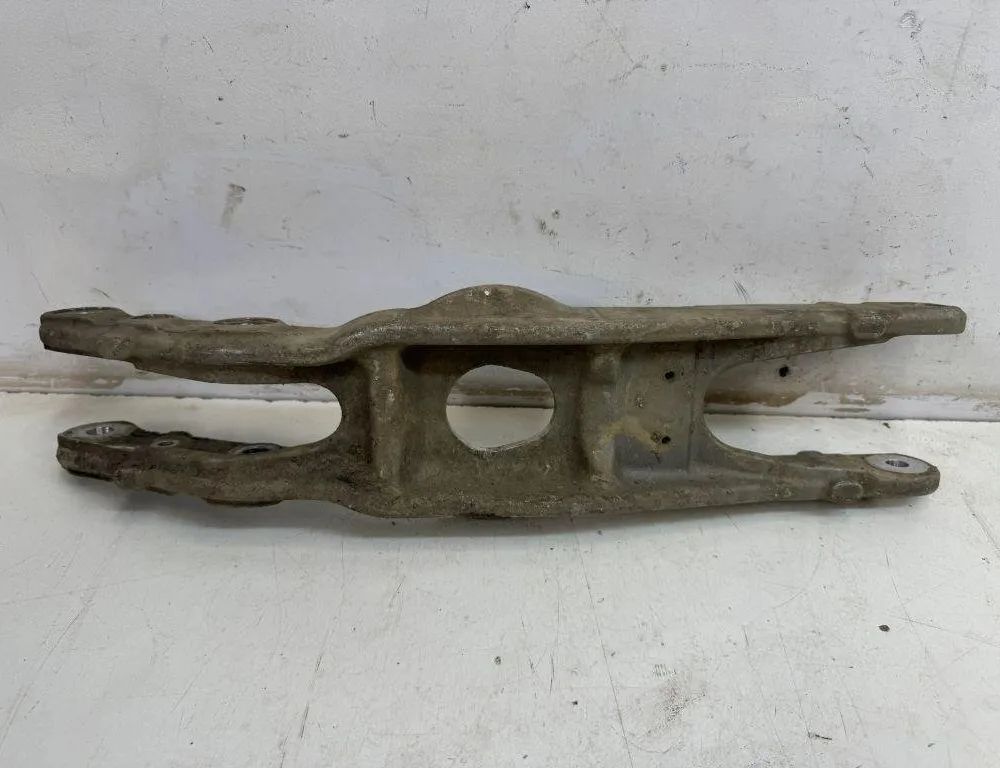 MERCEDES-BENZ E-Class W213/S213/C238/A238 (2016-2024) Ľavé zadné rameno závesu A2053300 31122930