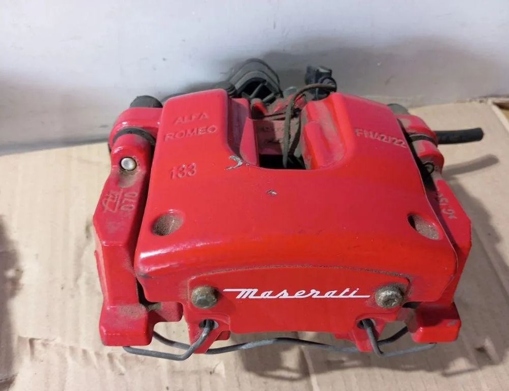 MASERATI Levante 1 generation (2016-2024) Front Left Brake Caliper 4865,06700388360 31126188