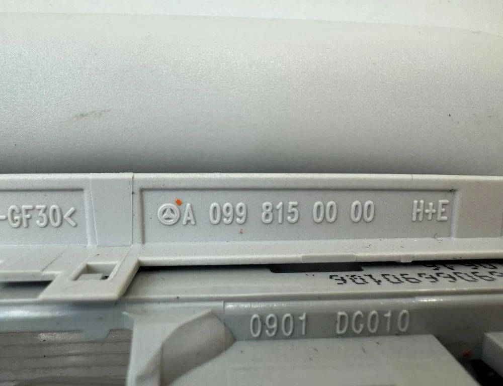 MERCEDES-BENZ GLE W166 (2015-2018) Ľavá zadná strešná rukoväť A0998150000 31126857