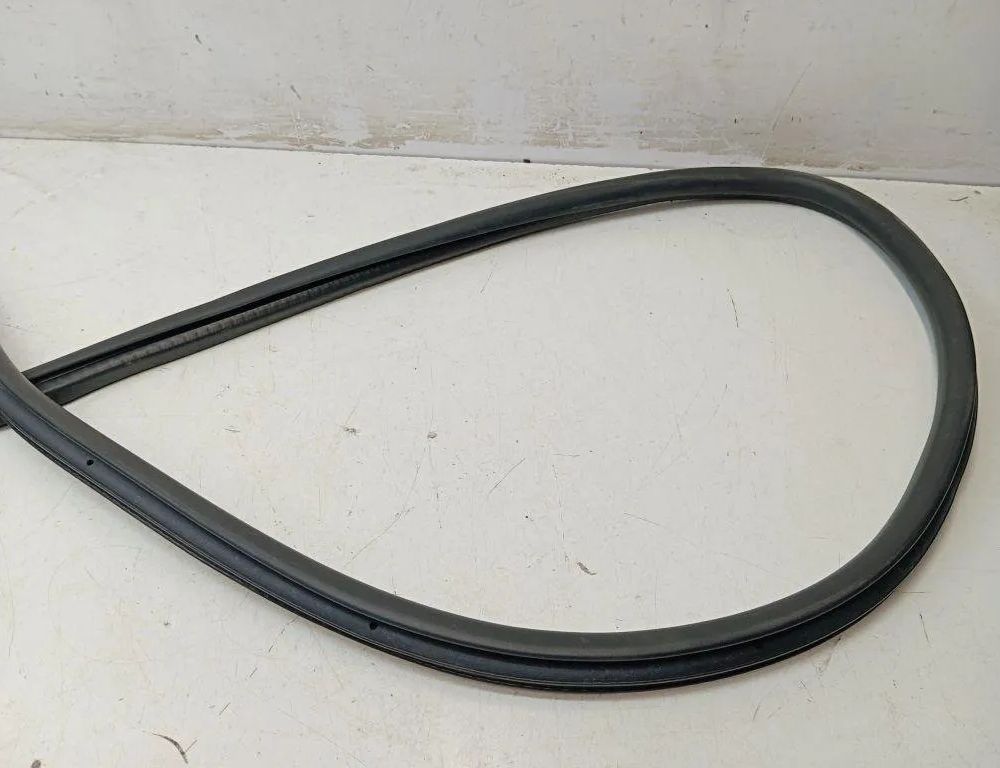 PEUGEOT 2008 2 generation (2019-2023) Front Right Door Seal Rubber 9811537480 31139406