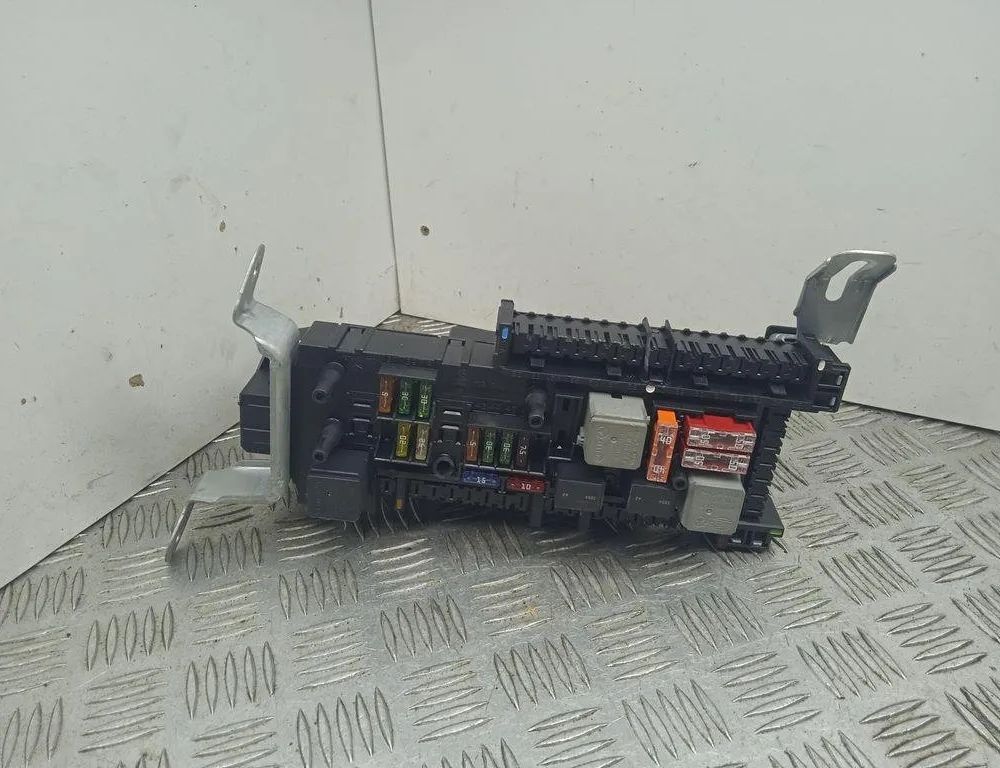 MERCEDES-BENZ CLS-Class C218/X218 (2011-2017) Блок предохранителей 2129026107,2129003922 31145033