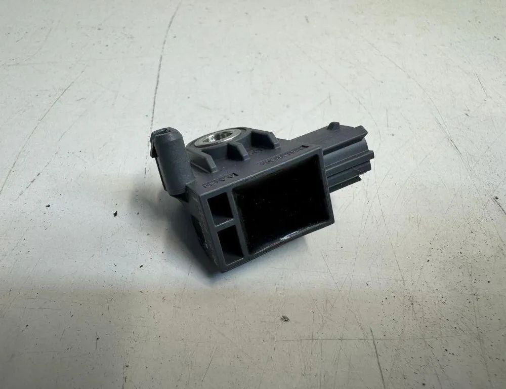 HYUNDAI Tucson 3 generation (2015-2021) Датчик удара задний левый 95920B4000 31154528