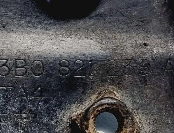 VOLKSWAGEN Passat B7 (2010-2015) Predný pravý držiak blatníka 3B0821238A 31066638