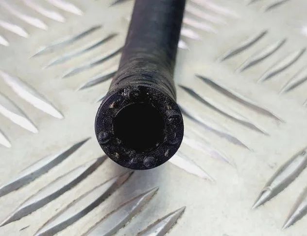 AUDI A4 B5/8D (1994-2001) Шланги охлаждающей жидкости 31068575