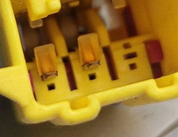 VOLKSWAGEN Passat B5 (1996-2005) Ремень безопасности передний левый 3C1857705F 31070874