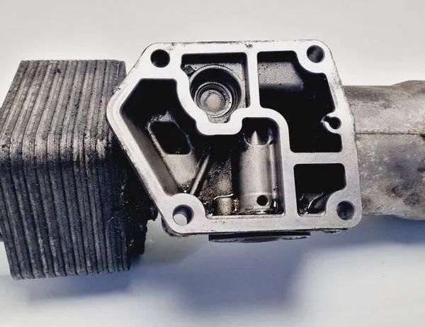 VOLKSWAGEN Passat B7 (2010-2015) Держатель масляного фильтра 045115389K 31078392