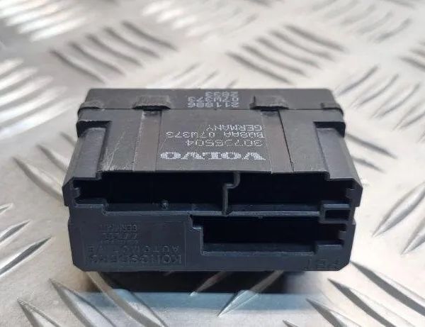 VOLVO S80 1 generation (1998-2006) Seat heating relay 07W373,30795504 31083052