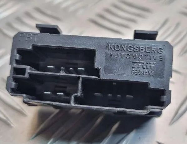 VOLVO S80 1 generation (1998-2006) Seat heating relay 07W373,30795504 31083052