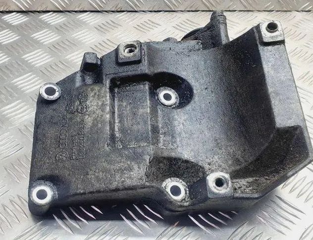 AUDI A4 B5/8D (1994-2001) Držiak kompresora klimatizácie 038260885D 31094856