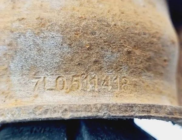 VOLKSWAGEN Touareg 1 generation (2002-2010) Задний левый кронштейн стабилизатора 7L0511418 31096702