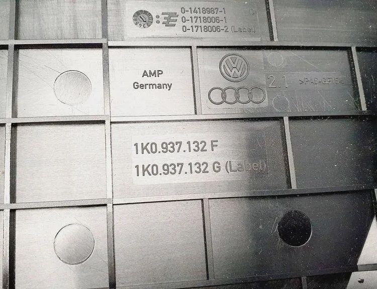 VOLKSWAGEN Caddy 3 generation (2004-2015) Крышка блока предохранителей 1K0937132F 31100959