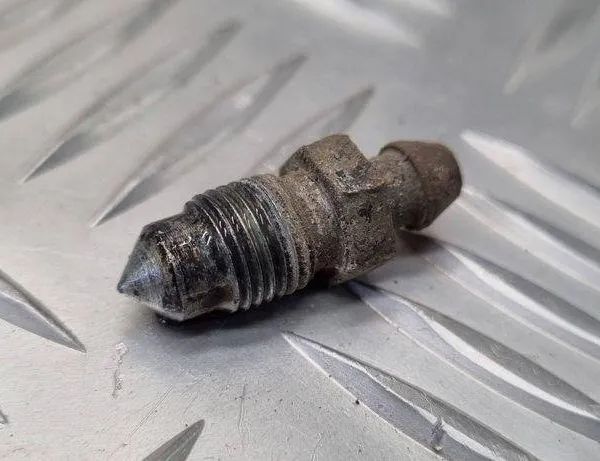 AUDI A4 B5/8D (1994-2001) Rear Left Brake Caliper 31105521