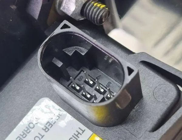 MAZDA 3 BK (2003-2009) Akceleračný senzor DF74437Y1 31109362