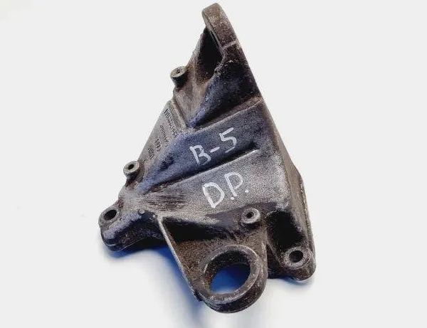 VOLKSWAGEN Passat B5 (1996-2005) Кронштейн двигателя правой стороны 8D0399114L 31112096