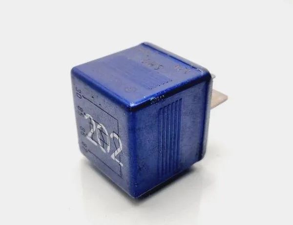 AUDI A6 C6/4F (2004-2011) Relé 8A0951253 31113405