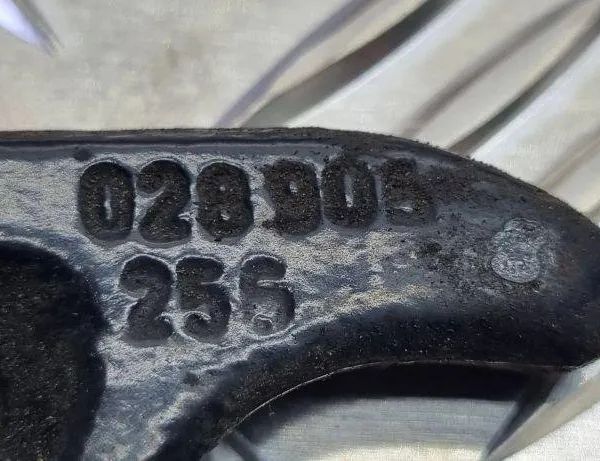 VOLKSWAGEN Passat B5 (1996-2005) Other Engine Compartment Parts 028905256 31116070