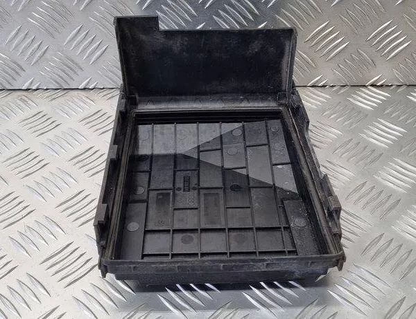 SKODA Octavia 2 generation (2004-2013) Крышка блока предохранителей 1K0937132F 31116511