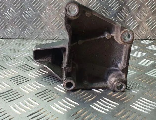 AUDI A6 C6/4F (2004-2011) Left Side Engine Bracket 8D0199307G 31122097