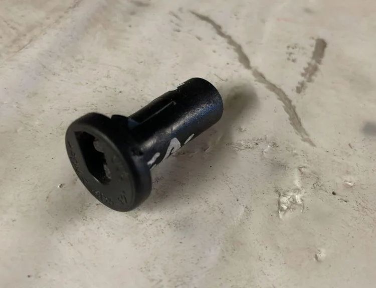 AUDI A4 B7/8E (2004-2008) Держатель радиатора 4B3121200 31822291